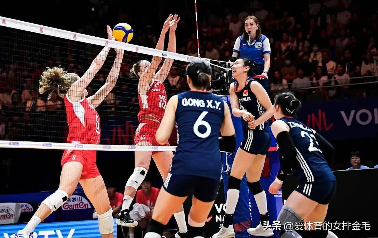 中国女排关键时刻救险，费德勒力保胜局拿下系列赛